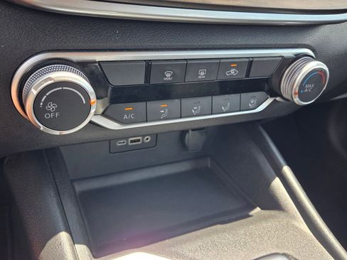 Used 2025 Nissan Altima 2.5 SV FWD image 21