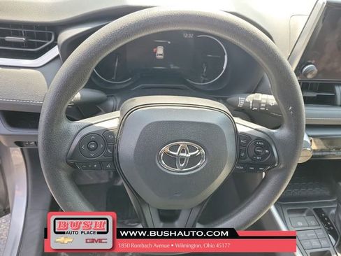 Used 2024 Toyota RAV4 XLE AWD/4WD image 23