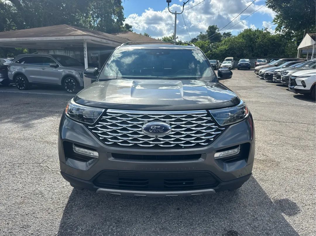 Used 2020 Ford Explorer Platinum w/ Premium Technology Package AWD/4WD image 2
