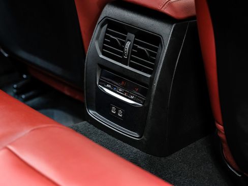 Used 2024 BMW 330i xDrive Sedan w/ Premium Package image 41