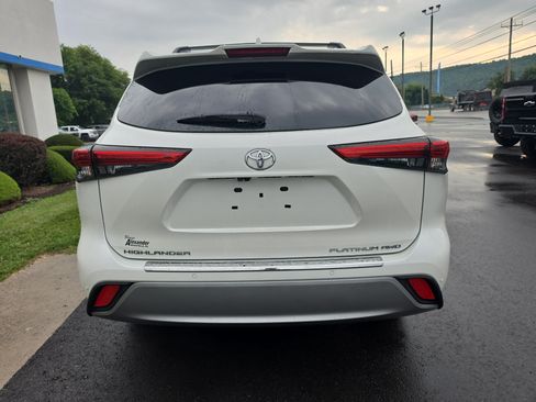 Used 2021 Toyota Highlander Platinum AWD/4WD image 4