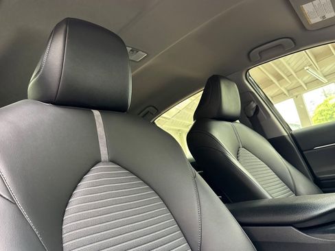 Used 2018 Toyota Camry SE image 20