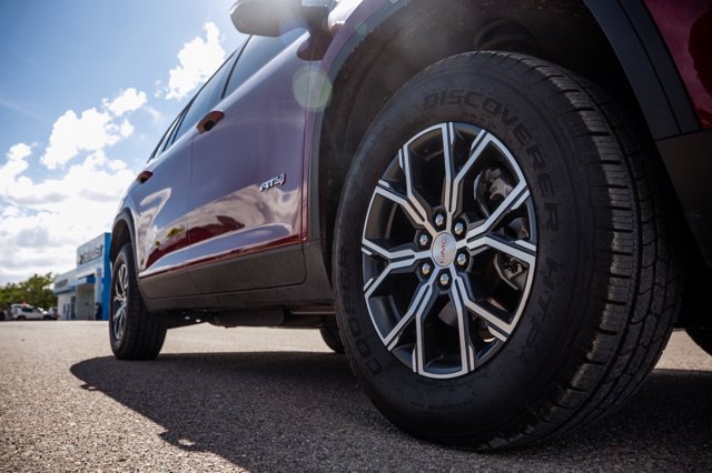 Used 2025 GMC Acadia AT4 AWD/4WD image 12