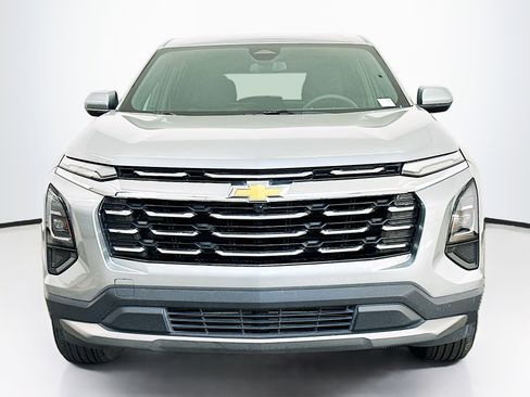 Used 2025 Chevrolet Equinox LT AWD/4WD image 2