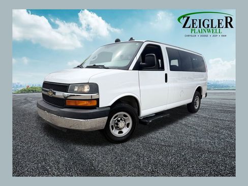 Used 2016 Chevrolet Express 2500 LT w/ LT Preferred Equipment Group RWD image 1