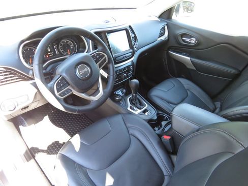 Used 2017 Jeep Cherokee Latitude w/ True North Edition AWD/4WD image 11