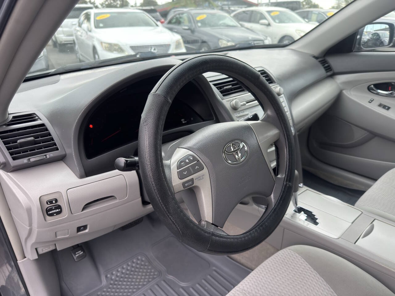 Used 2011 Toyota Camry LE FWD image 17