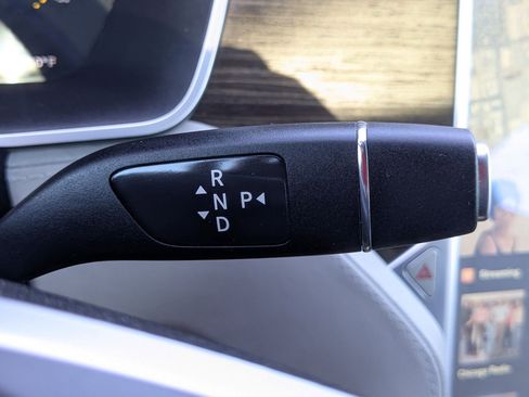 Used 2015 Tesla Model S 85D image 33