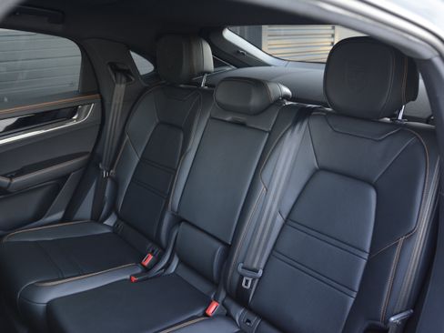 Certified 2025 Porsche Cayenne S AWD/4WD image 32