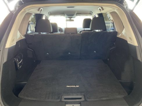 Used 2021 Nissan Rogue SV image 22