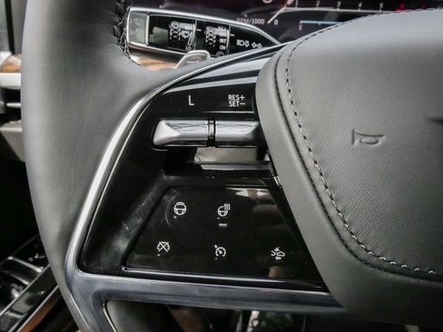 Used 2026 Cadillac Escalade Platinum Sport w/ LPO, Floor Liner Package AWD/4WD image 19