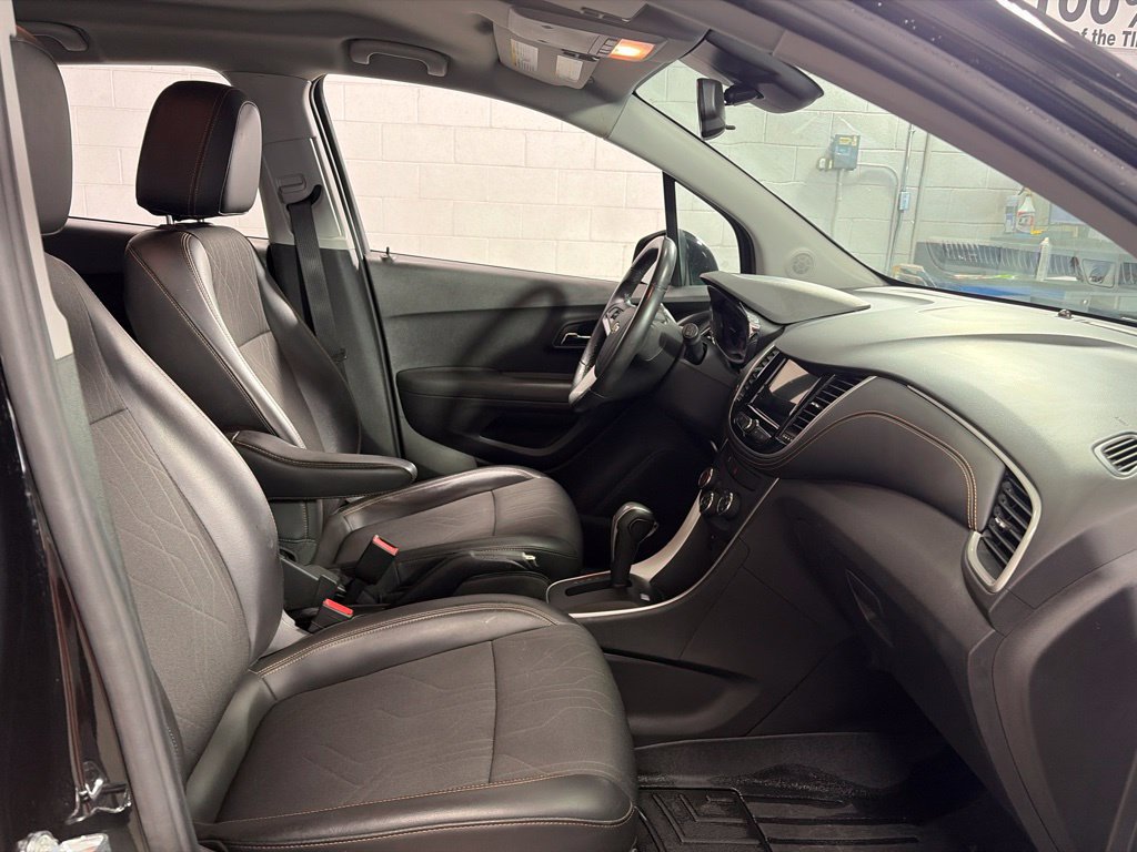Used 2019 Chevrolet Trax LT w/ LT Convenience Package FWD image 28