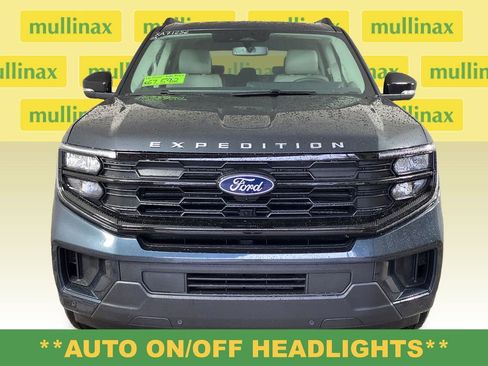 New 2025 Ford Expedition Active image 16
