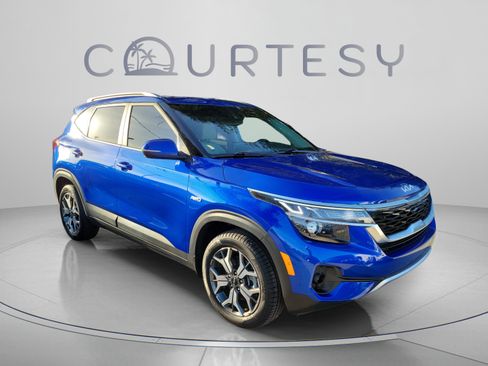 Used 2023 Kia Seltos EX AWD/4WD image 5