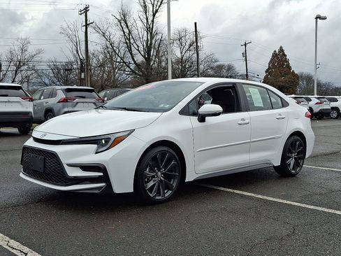 Certified 2025 Toyota Corolla SE image 3