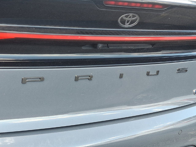 Used 2025 Toyota Prius LE FWD image 5