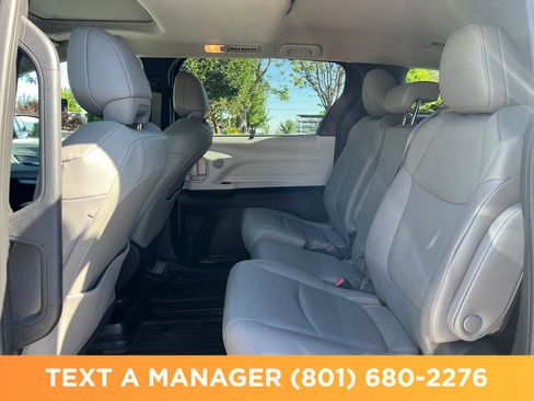Used 2025 Toyota Sienna XLE w/ XLE Plus Package FWD image 12