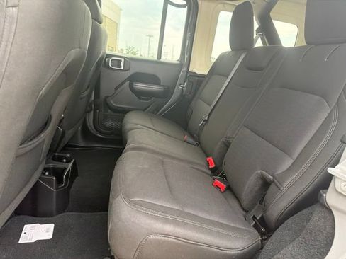 Used 2018 Jeep Wrangler Unlimited Sport S AWD/4WD image 14