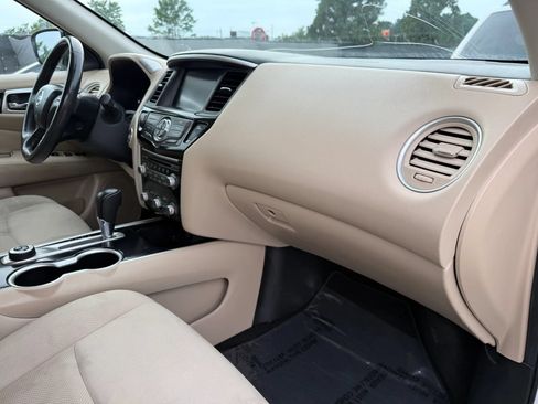 Used 2017 Nissan Pathfinder SV AWD/4WD image 19