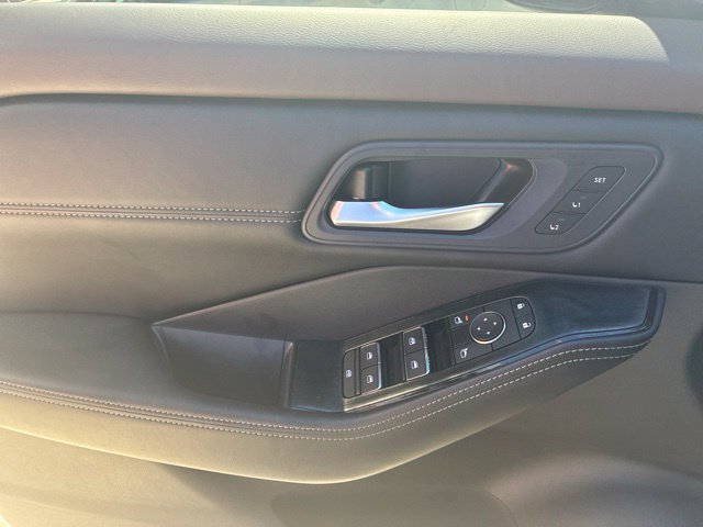 Used 2023 Nissan Rogue SL w/ SL Premium Package FWD image 19