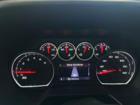 Used 2021 Chevrolet Suburban LT image 20