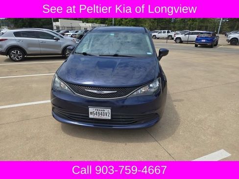 Used 2020 Chrysler Voyager L FWD image 2