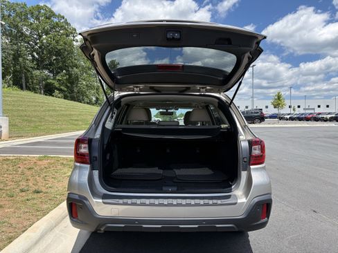 Used 2018 Subaru Outback 2.5i Limited AWD/4WD image 11