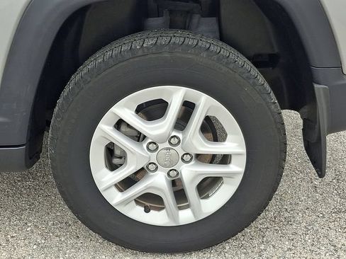 Used 2019 Jeep Compass Sport w/ Cold Weather Group AWD/4WD image 28