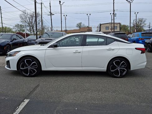 Used 2024 Nissan Altima 2.5 SR FWD image 2