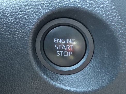 Used 2024 Toyota Corolla Cross XLE FWD image 33