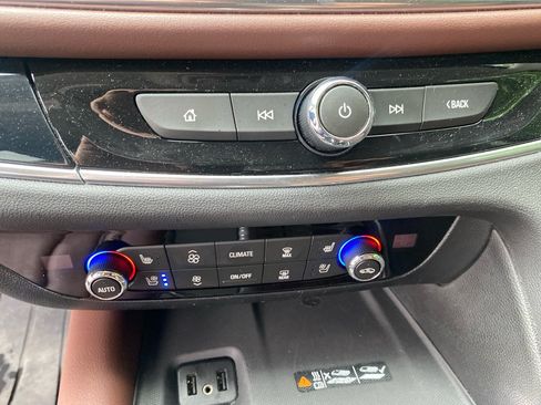 Used 2019 Buick Enclave Avenir w/ Avenir Technology Package AWD/4WD image 19