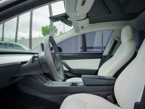 Used 2021 Tesla Model 3 Standard Range Plus RWD image 6