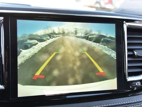 Used 2024 Chrysler Pacifica Select image 14