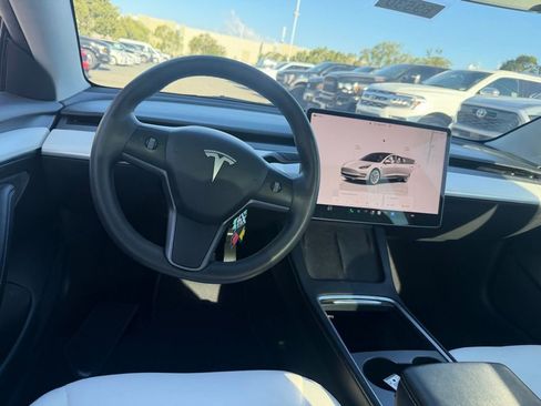 Used 2022 Tesla Model 3 Long Range AWD/4WD image 5