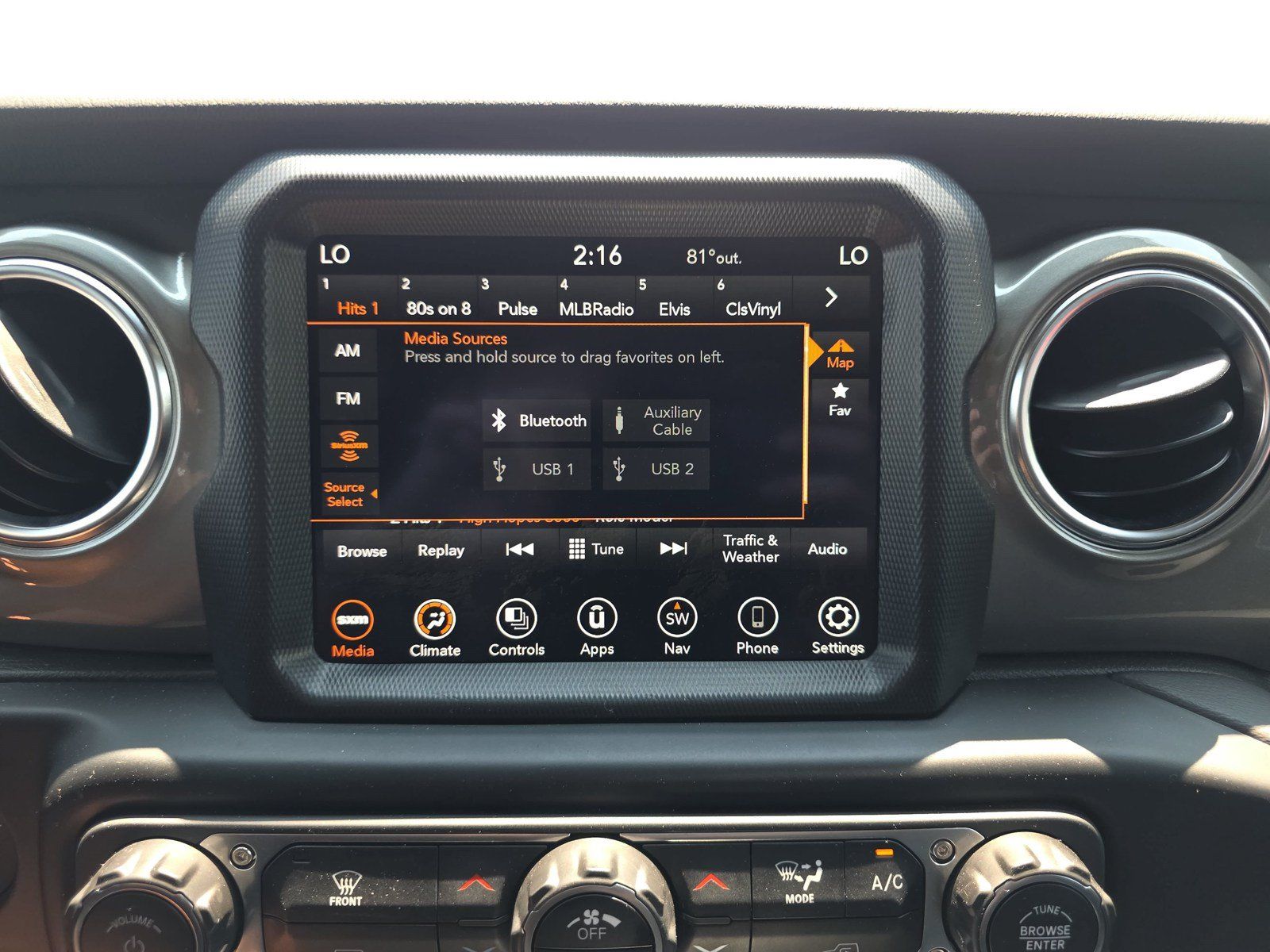 Used 2023 Jeep Gladiator Overland AWD/4WD image 18