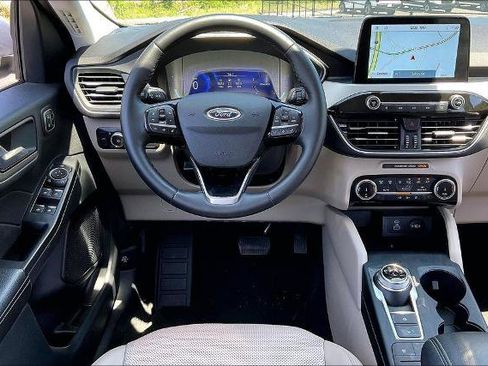 Certified 2022 Ford Escape SEL w/ Technology Package AWD/4WD image 5