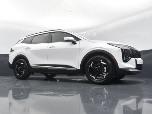 Certified 2026 Kia Sportage EX w/ EX Panorama Roof Package FWD image 32