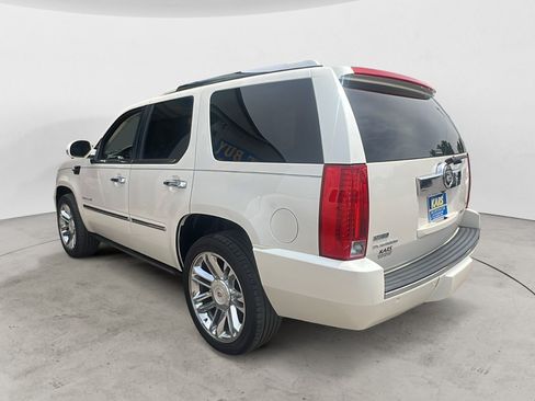 Used 2011 Cadillac Escalade Platinum AWD/4WD image 4