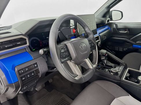Certified 2025 Toyota Tacoma TRD Off-Road AWD/4WD image 10