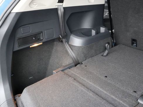 Used 2018 Volkswagen Tiguan S image 35