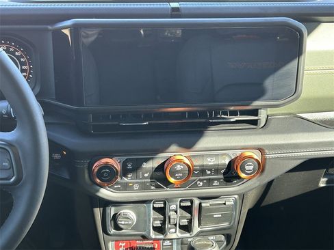 Used 2025 Jeep Gladiator Mojave w/ Safety Group image 20