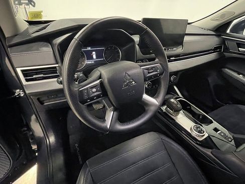 Used 2025 Mitsubishi Outlander AWD image 21