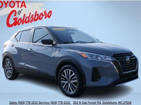 Used 2021 Nissan Kicks SV image 1