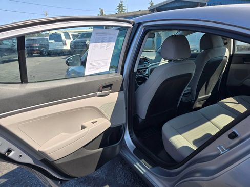Used 2017 Hyundai Elantra SE FWD image 15