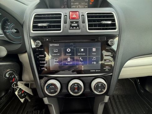 Used 2017 Subaru Forester 2.5i Premium AWD/4WD image 36