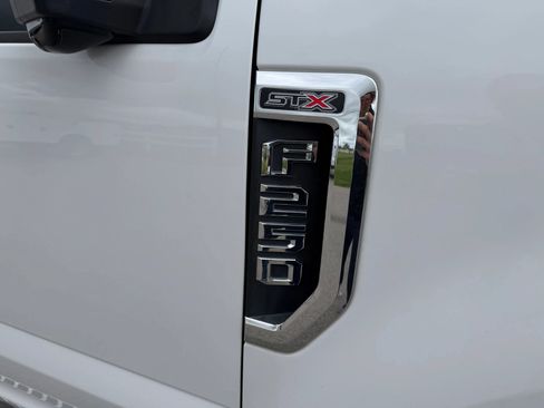 Used 2019 Ford F250 XL w/ STX Appearance Package AWD/4WD image 9