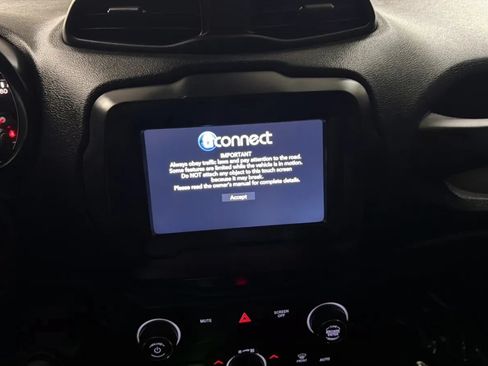 Used 2020 Jeep Renegade Altitude FWD image 14