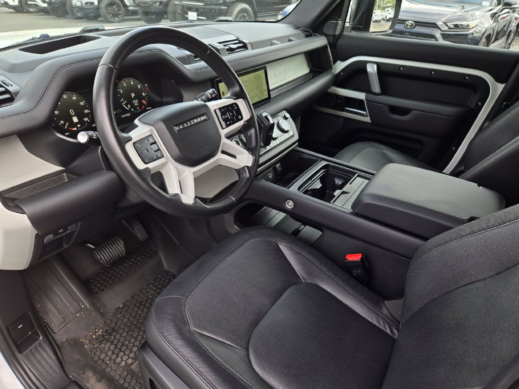 Used 2024 Land Rover Defender 110 X-Dynamic SE AWD/4WD image 10