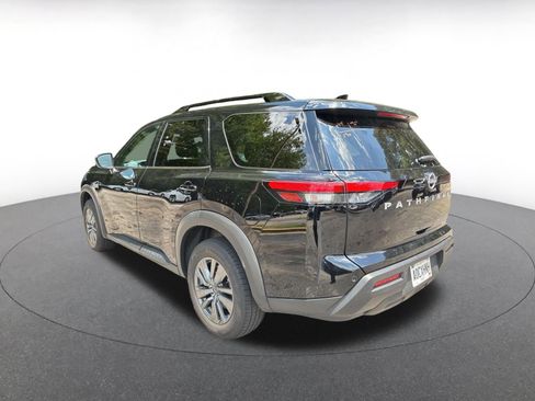Used 2025 Nissan Pathfinder SV FWD image 9