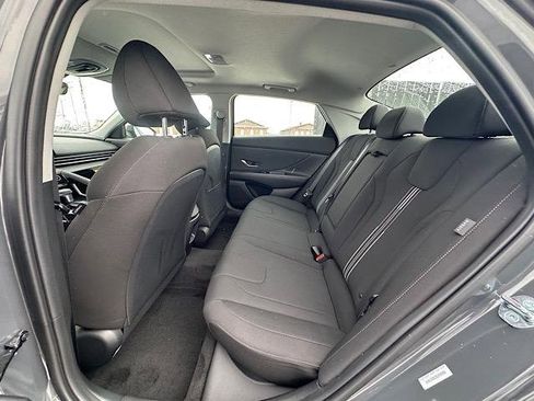 New 2025 Hyundai Elantra SEL image 9